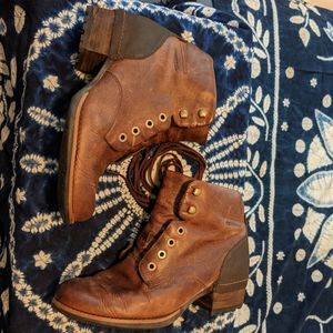 Merrell Shiloh Lace Boot 8.5 in Oak